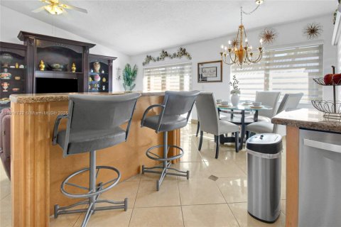 House in Pembroke Pines, Florida 4 bedrooms, 235.23 sq.m. № 1970391 - photo 15