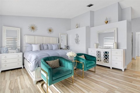 House in Pembroke Pines, Florida 4 bedrooms, 235.23 sq.m. № 1970391 - photo 9