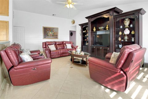 House in Pembroke Pines, Florida 4 bedrooms, 235.23 sq.m. № 1970391 - photo 17