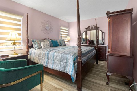 House in Pembroke Pines, Florida 4 bedrooms, 235.23 sq.m. № 1970391 - photo 22