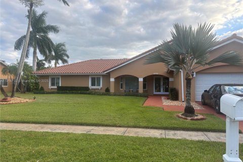 Купить виллу или дом в Пемброк-Пайнс, Флорида 4 спальни, 235.23м2, № 1970391 - фото 1