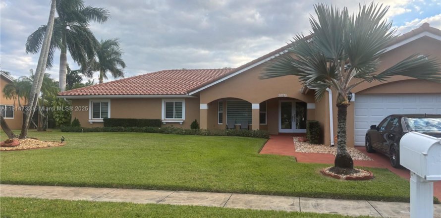 Дом в Пемброк-Пайнс, Флорида 4 спальни, 235.23м2 № 1970391