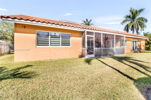 House in Pembroke Pines, Florida 4 bedrooms, 235.23 sq.m. № 1970391 - photo 24