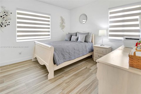 House in Pembroke Pines, Florida 4 bedrooms, 235.23 sq.m. № 1970391 - photo 21