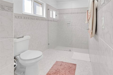 House in Pembroke Pines, Florida 4 bedrooms, 235.23 sq.m. № 1970391 - photo 11