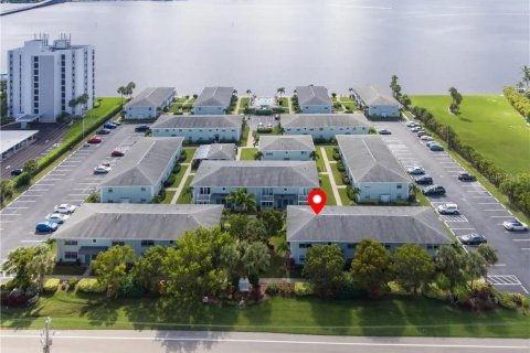 Copropriété à vendre à North Fort Myers, Floride: 1 chambre, 61.22 m2 № 1903840 - photo 12