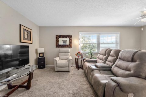 Copropriété à vendre à North Fort Myers, Floride: 1 chambre, 61.22 m2 № 1903840 - photo 5