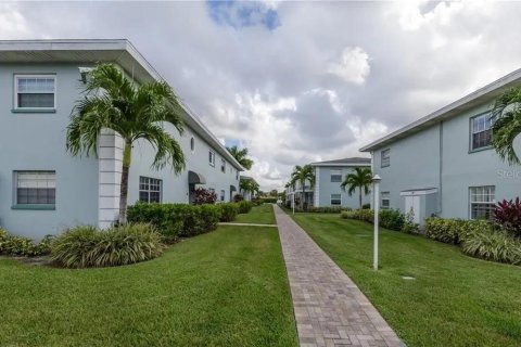 Copropriété à vendre à North Fort Myers, Floride: 1 chambre, 61.22 m2 № 1903840 - photo 13