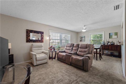 Copropriété à vendre à North Fort Myers, Floride: 1 chambre, 61.22 m2 № 1903840 - photo 4