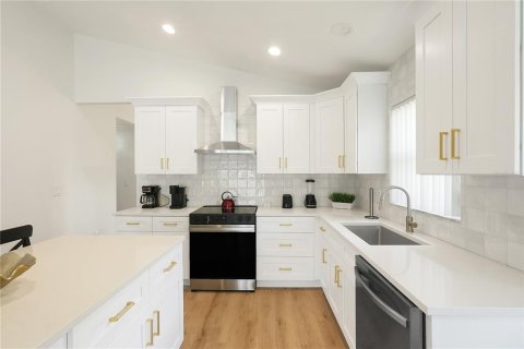 House in Davenport, Florida 4 bedrooms, 174.84 sq.m. № 1838030 - photo 16
