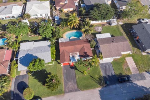 House in Oakland Park, Florida 2 bedrooms, 99.78 sq.m. № 1975736 - photo 28