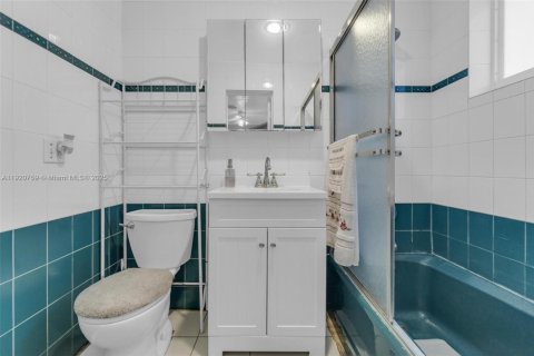 House in Oakland Park, Florida 2 bedrooms, 99.78 sq.m. № 1975736 - photo 15