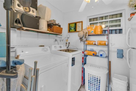 House in Oakland Park, Florida 2 bedrooms, 99.78 sq.m. № 1975736 - photo 27