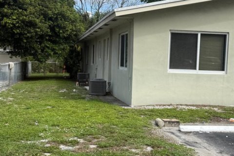 Propiedad comercial en venta en Oakland Park, Florida, 194.82 m2 № 2429958 - foto 3