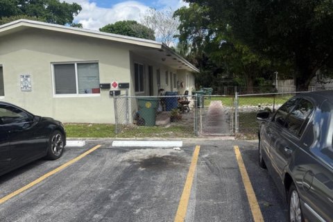 Propiedad comercial en venta en Oakland Park, Florida, 194.82 m2 № 2429958 - foto 2