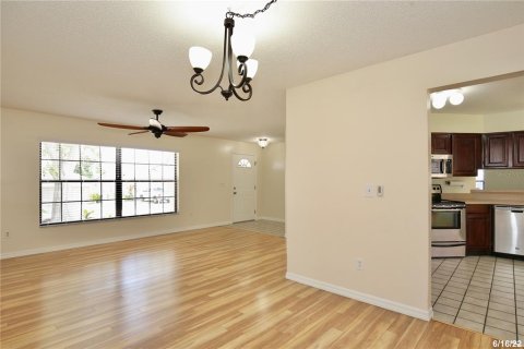 Casa en alquiler en Apopka, Florida, 3 dormitorios, 166.67 m2 № 1918141 - foto 5