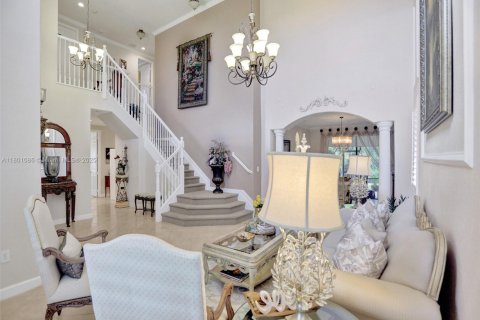 House in Cutler Bay, Florida 5 bedrooms, 366.5 sq.m. № 1688685 - photo 2