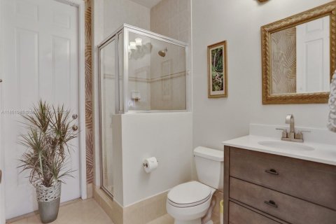 House in Cutler Bay, Florida 5 bedrooms, 366.5 sq.m. № 1688685 - photo 10