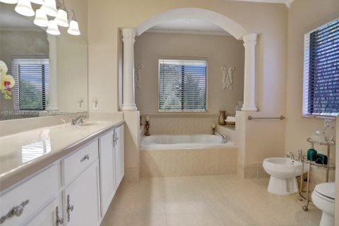 House in Cutler Bay, Florida 5 bedrooms, 366.5 sq.m. № 1688685 - photo 25