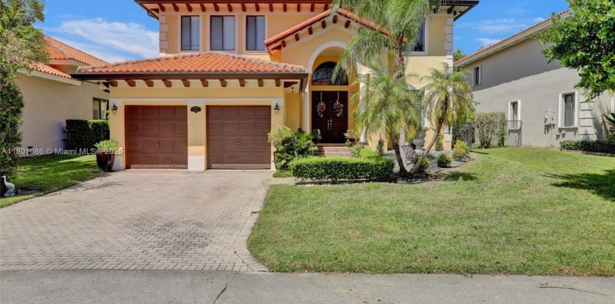 House in Cutler Bay, Florida 5 bedrooms, 366.5 sq.m. № 1688685