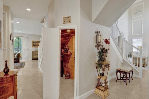 House in Cutler Bay, Florida 5 bedrooms, 366.5 sq.m. № 1688685 - photo 8