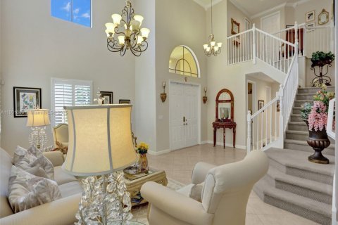 House in Cutler Bay, Florida 5 bedrooms, 366.5 sq.m. № 1688685 - photo 4
