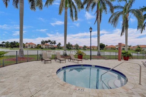 House in Cutler Bay, Florida 5 bedrooms, 366.5 sq.m. № 1688685 - photo 28