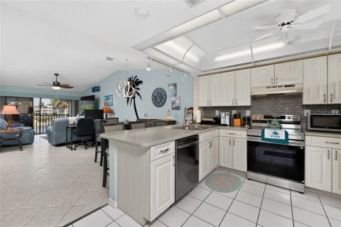 Condo in Punta Gorda, Florida, 2 bedrooms  № 2148354 - photo 9