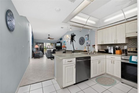 Condo in Punta Gorda, Florida, 2 bedrooms  № 2148354 - photo 10