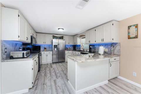 House in Port Charlotte, Florida 2 bedrooms, 150.87 sq.m. № 1746336 - photo 9