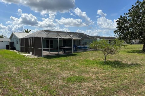 House in Port Charlotte, Florida 2 bedrooms, 150.87 sq.m. № 1746336 - photo 29