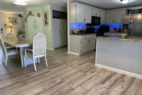 House in Port Charlotte, Florida 2 bedrooms, 150.87 sq.m. № 1746336 - photo 8