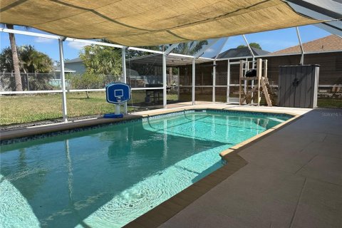 House in Port Charlotte, Florida 2 bedrooms, 150.87 sq.m. № 1746336 - photo 19