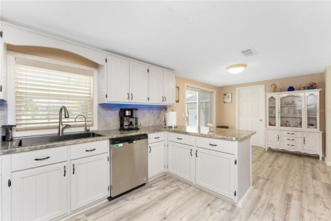 House in Port Charlotte, Florida 2 bedrooms, 150.87 sq.m. № 1746336 - photo 6