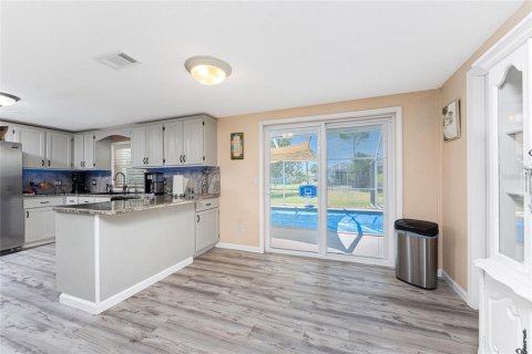 House in Port Charlotte, Florida 2 bedrooms, 150.87 sq.m. № 1746336 - photo 10