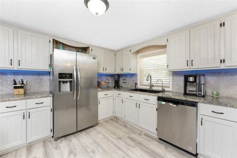 House in Port Charlotte, Florida 2 bedrooms, 150.87 sq.m. № 1746336 - photo 3