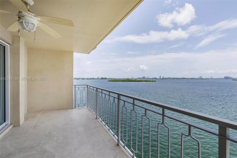 Condo in Miami, Florida, 2 bedrooms  № 2086412 - photo 22