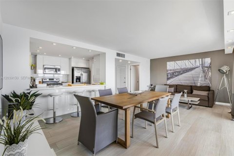 Condo in Miami, Florida, 2 bedrooms  № 2086412 - photo 3