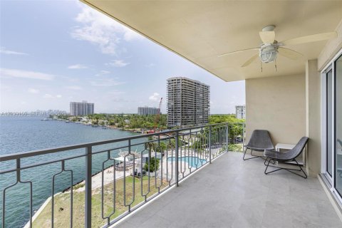 Condo in Miami, Florida, 2 bedrooms  № 2086412 - photo 24