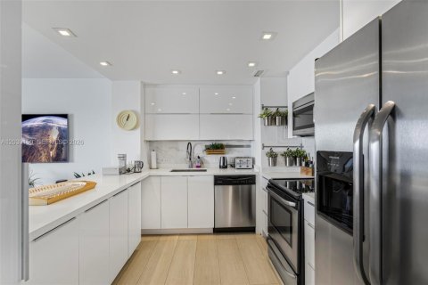 Condo in Miami, Florida, 2 bedrooms  № 2086412 - photo 8