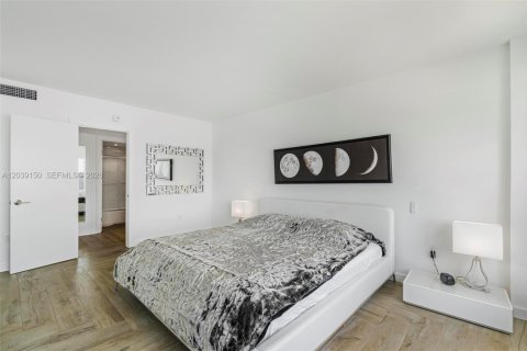 Condo in Miami, Florida, 2 bedrooms  № 2086412 - photo 14