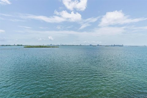 Condo in Miami, Florida, 2 bedrooms  № 2086412 - photo 23