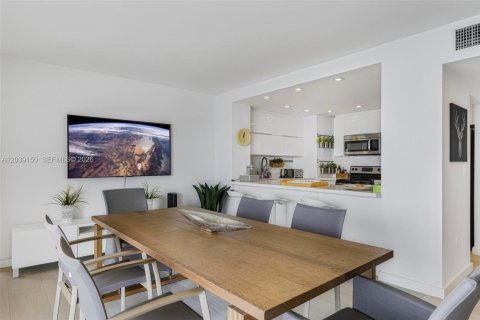 Condo in Miami, Florida, 2 bedrooms  № 2086412 - photo 4