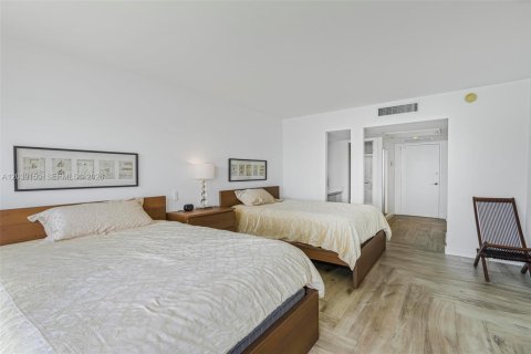 Condo in Miami, Florida, 2 bedrooms  № 2086412 - photo 19