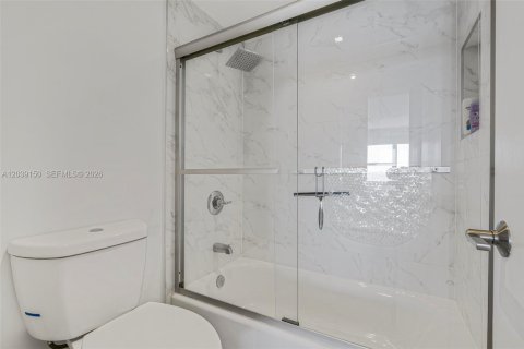 Condo in Miami, Florida, 2 bedrooms  № 2086412 - photo 21