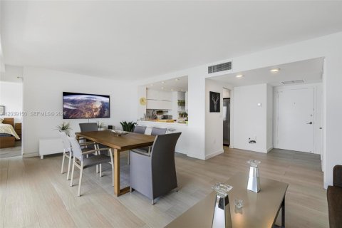 Condo in Miami, Florida, 2 bedrooms  № 2086412 - photo 9