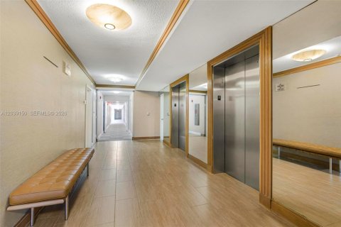 Condo in Miami, Florida, 2 bedrooms  № 2086412 - photo 29