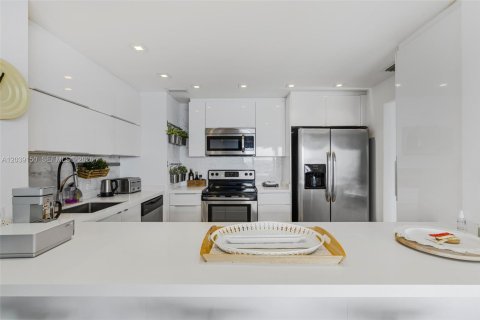 Condo in Miami, Florida, 2 bedrooms  № 2086412 - photo 7