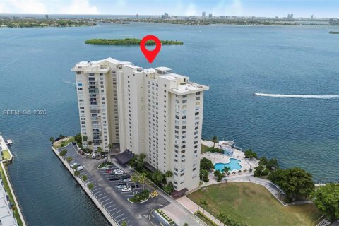 Condo in Miami, Florida, 2 bedrooms  № 2086412 - photo 27
