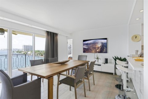 Condo in Miami, Florida, 2 bedrooms  № 2086412 - photo 2